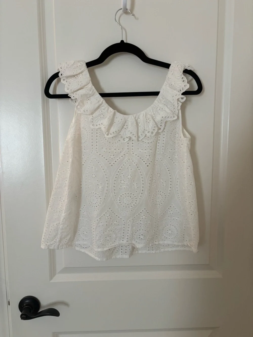 Sezane Rosa white eyelet sleeveless top - Picture 3 of 6